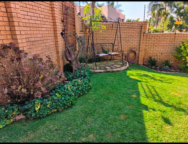 3 BEDROOM TOWNHOUSE FOR SALE IN MORELETAPARK